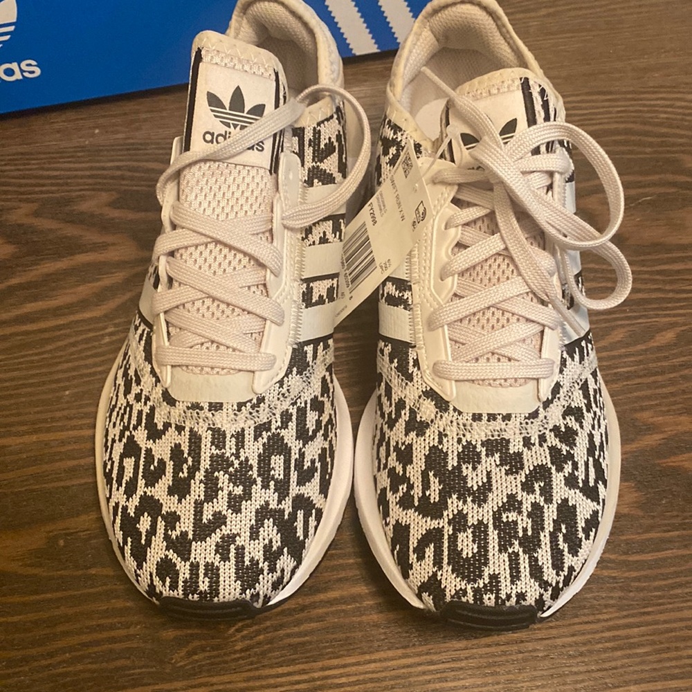 Adidas swift run sneakers